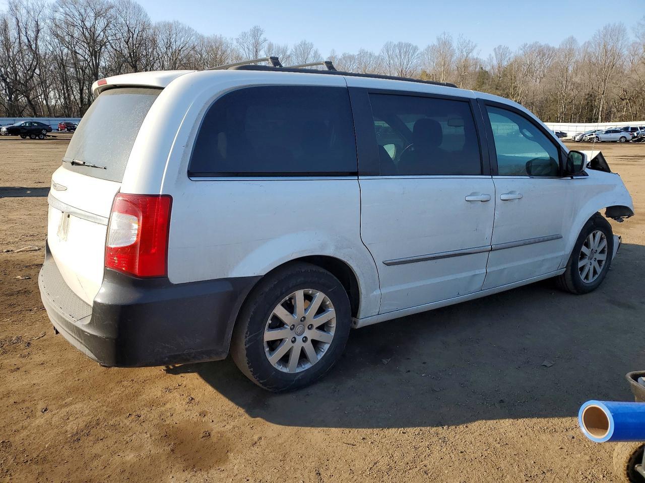 2016 Chrysler Town & Country Touring - Фото 3