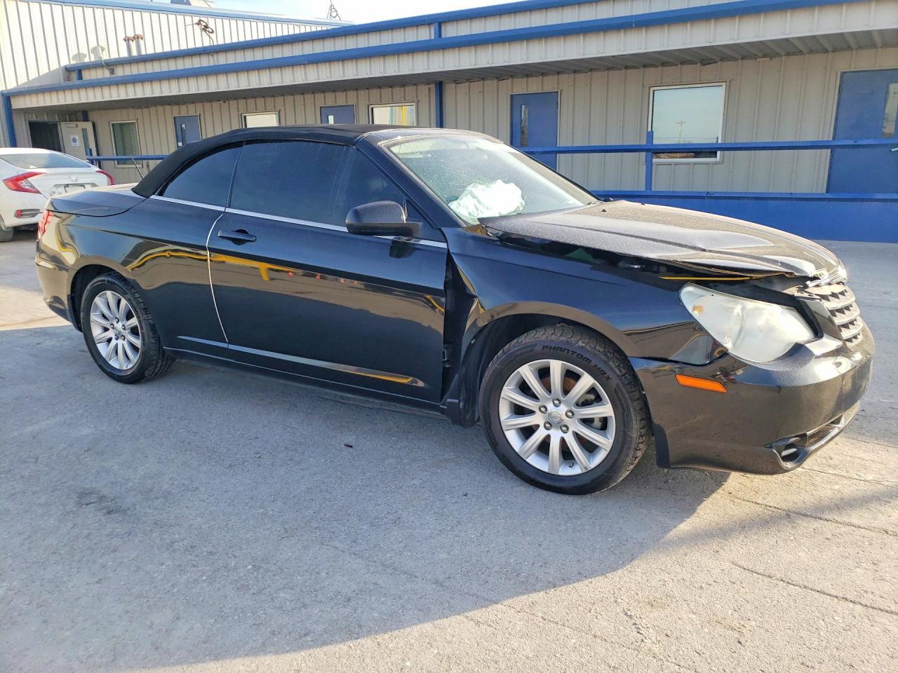 2010 Chrysler Sebring Touring - Image 4