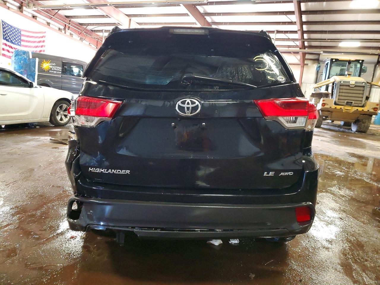 2018 Toyota Highlander Le Plus - Image 6