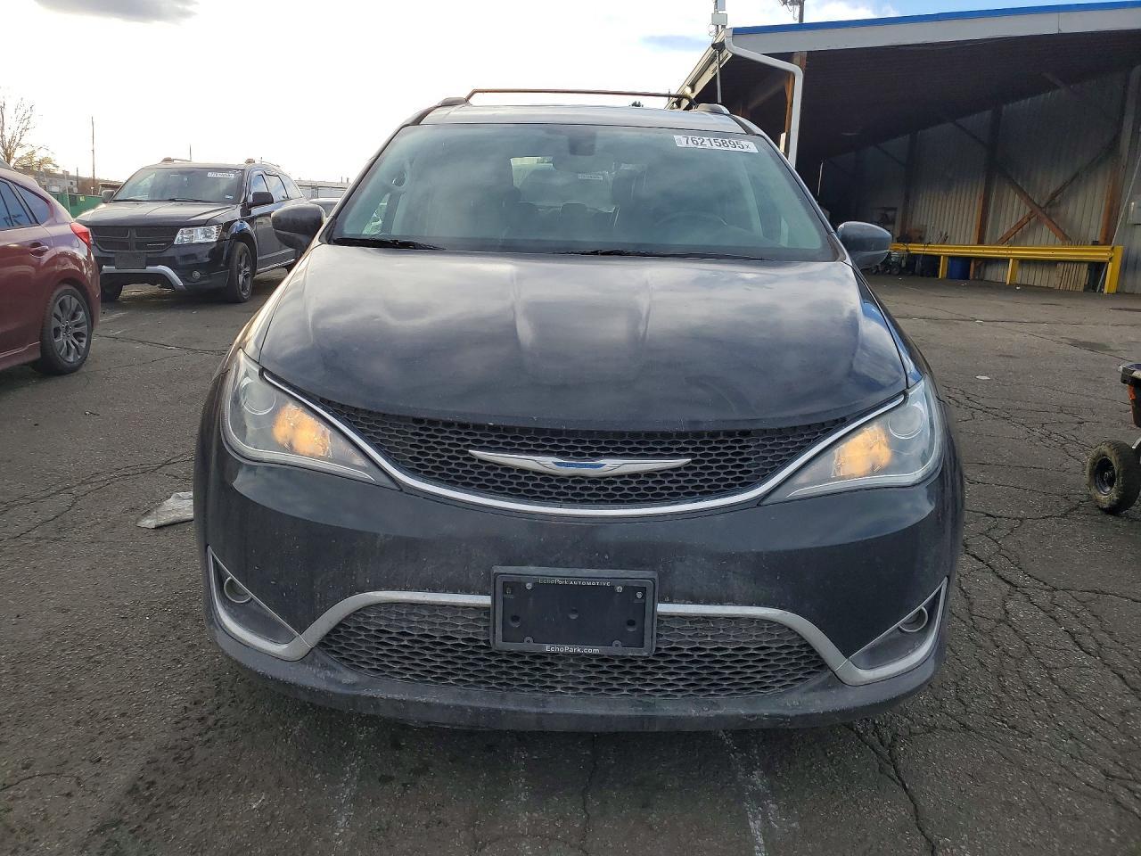 2018 Chrysler Pacifica Touring L - Image 5