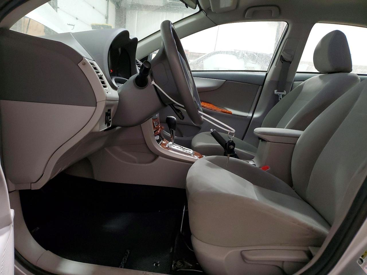 2010 Toyota Corolla Base - Фото 7
