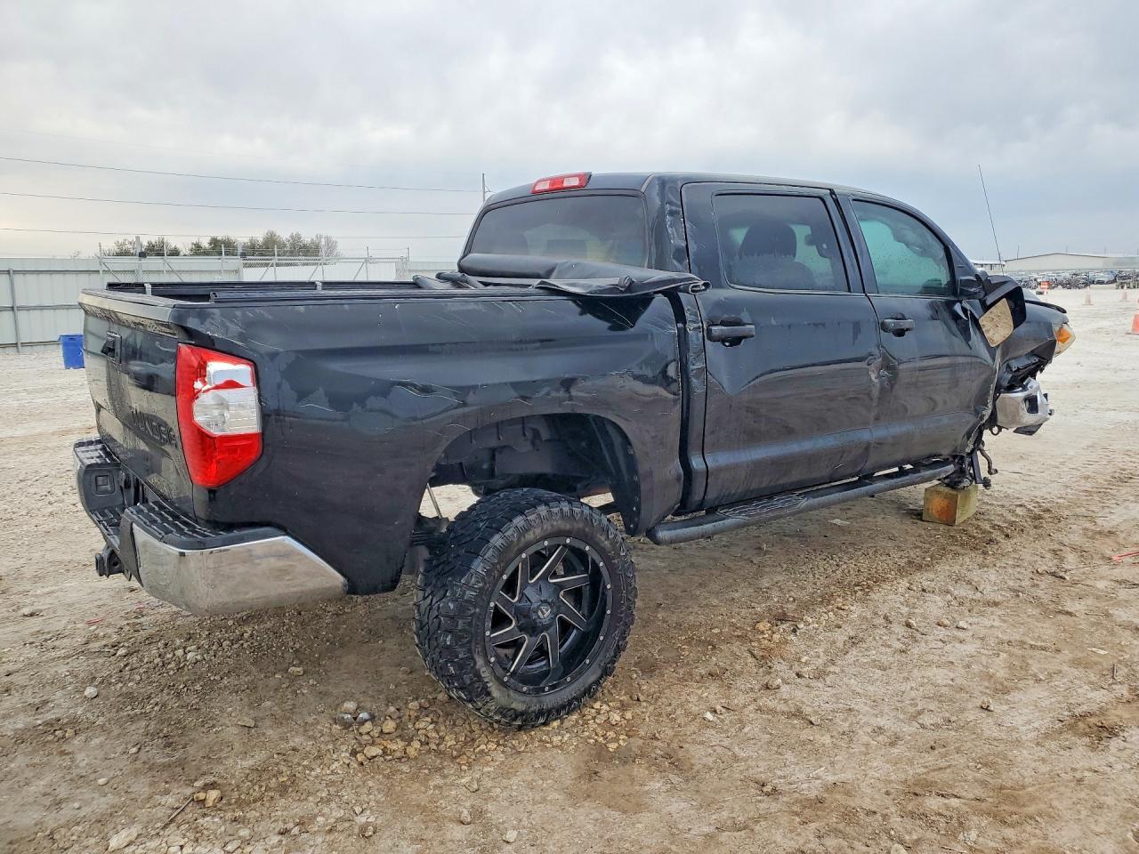 2016 Toyota Tundra Crewmax Sr5 - Image 3