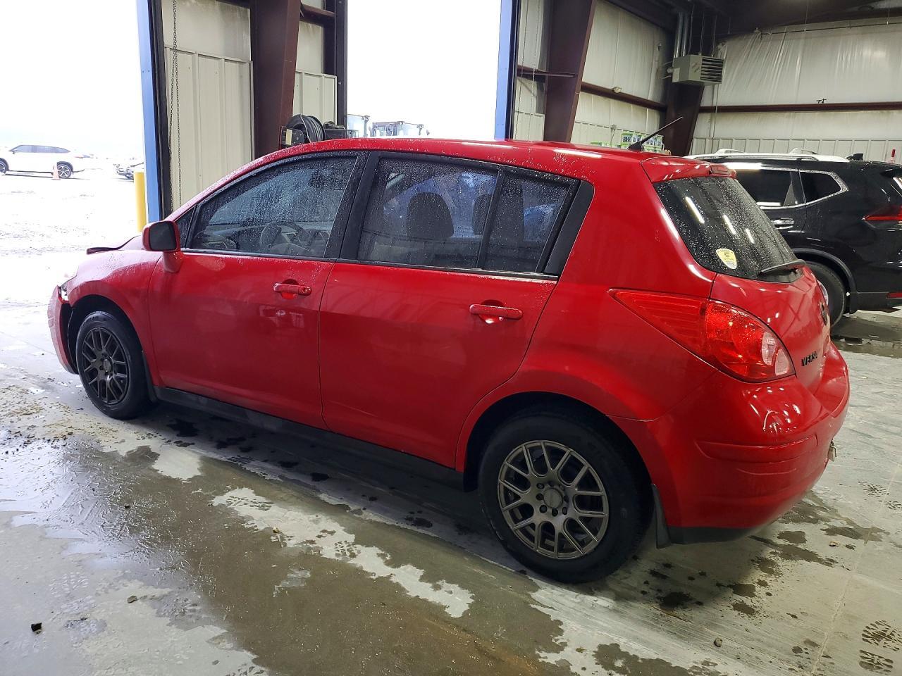2010 Nissan Versa S - Фото 2