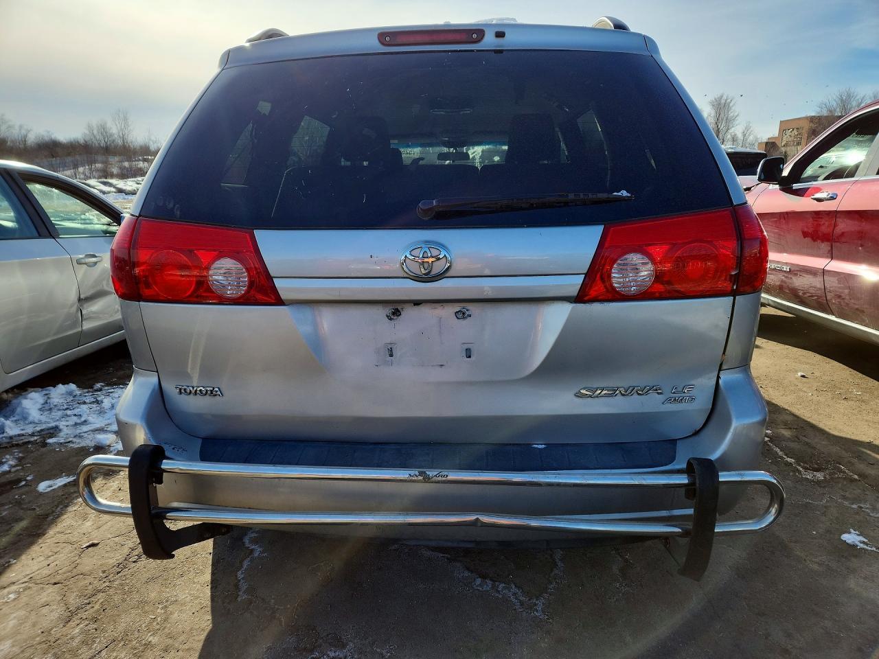 2010 Toyota Sienna Le - Фото 6