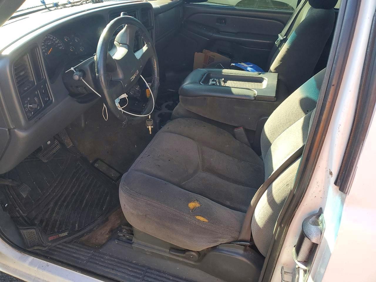 2005 GMC New Sierra C1500 - Image 7