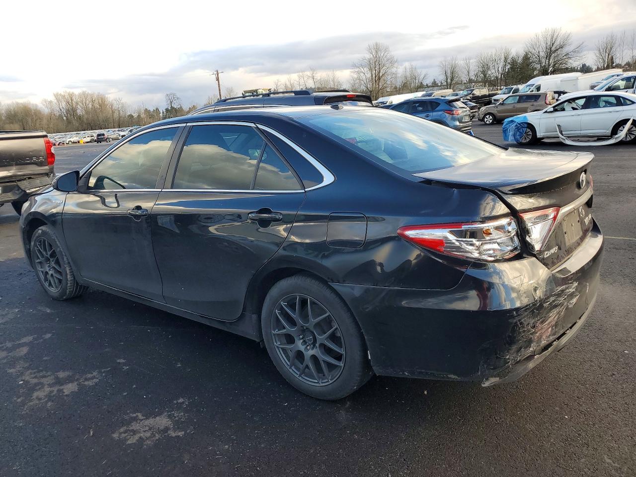 2017 Toyota Camry - Фото 2