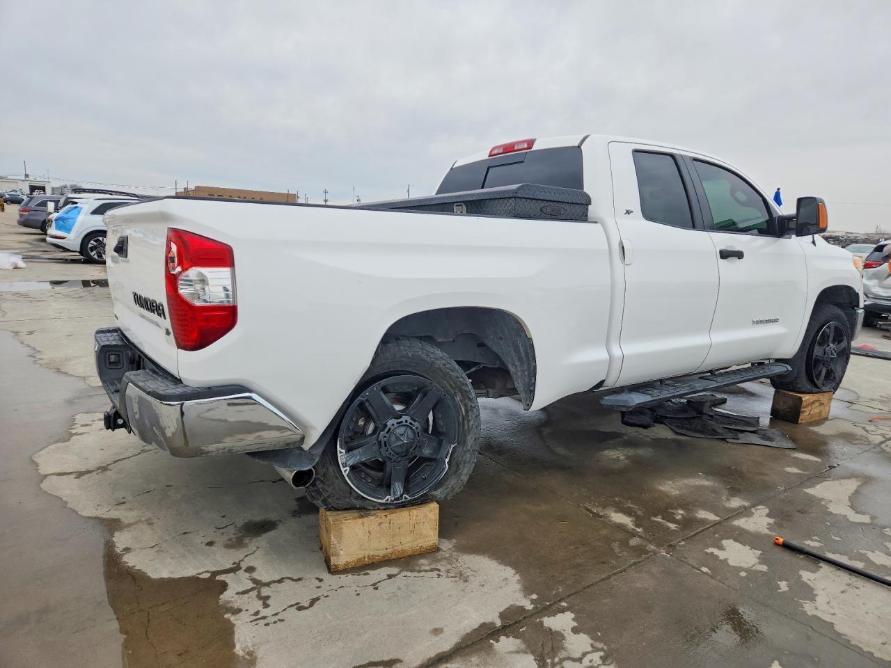2017 Toyota Tundra Sr5 - Image 3
