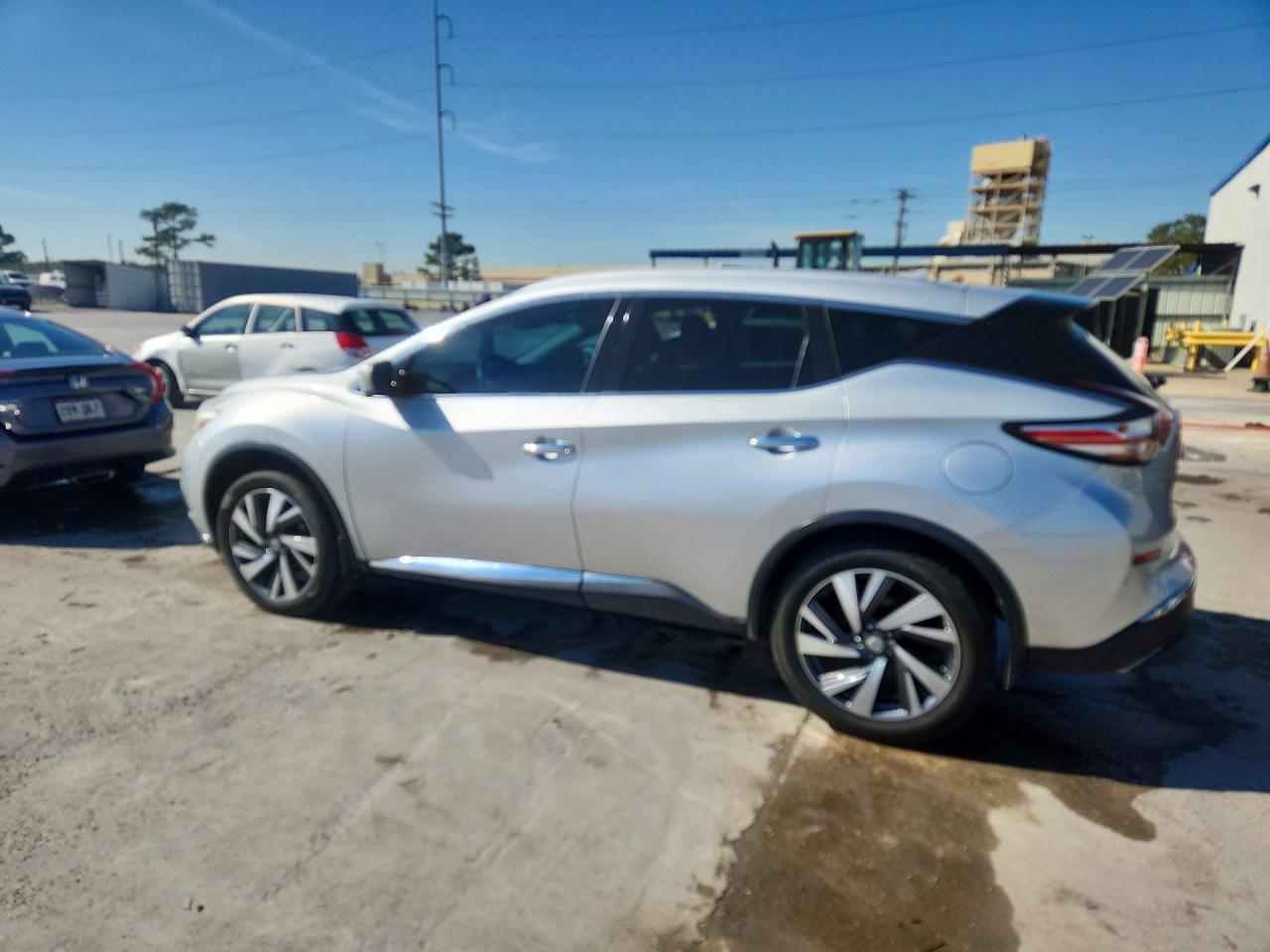 2015 Nissan Murano Platinum - Image 2