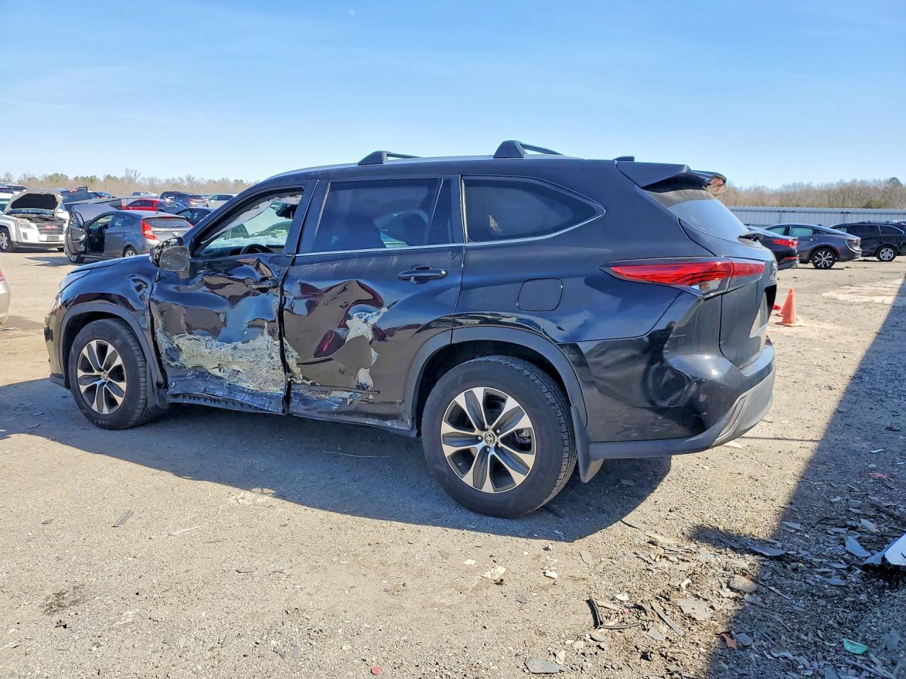 2023 Toyota Highlander Xle - Image 2