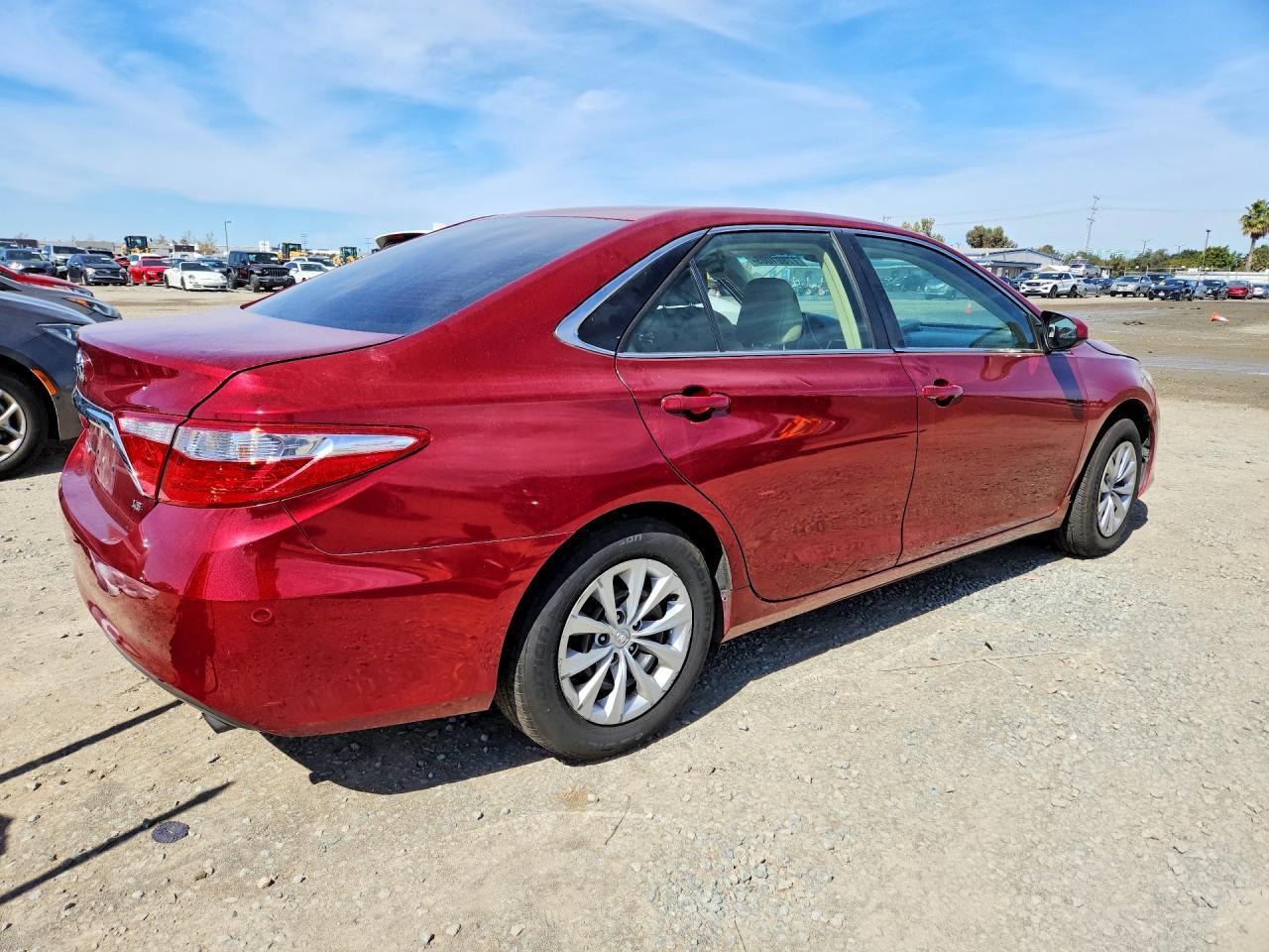 2015 Toyota Camry Le - Фото 3
