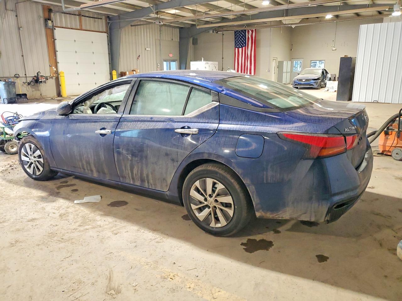 2022 Nissan Altima S - Image 2