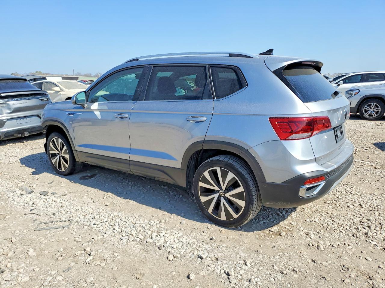 2024 Volkswagen Taos Se - Image 2