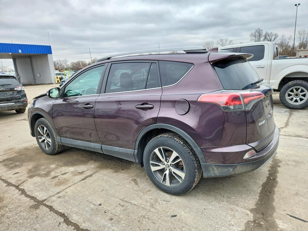 2017 Toyota Rav4 Xle - Image 2
