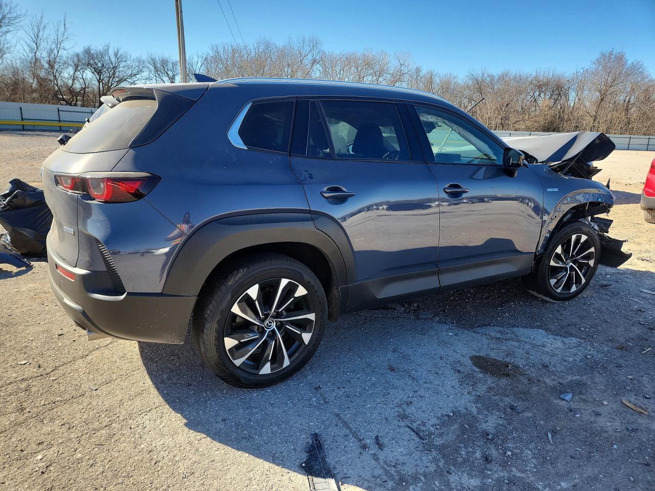 2025 Mazda Cx-50 Premium Plus - Image 3