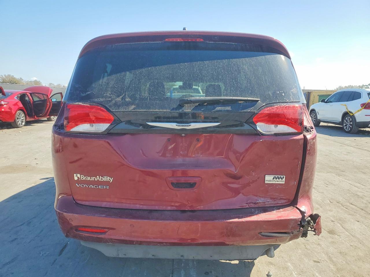 2022 Chrysler Voyager Lx - Image 6