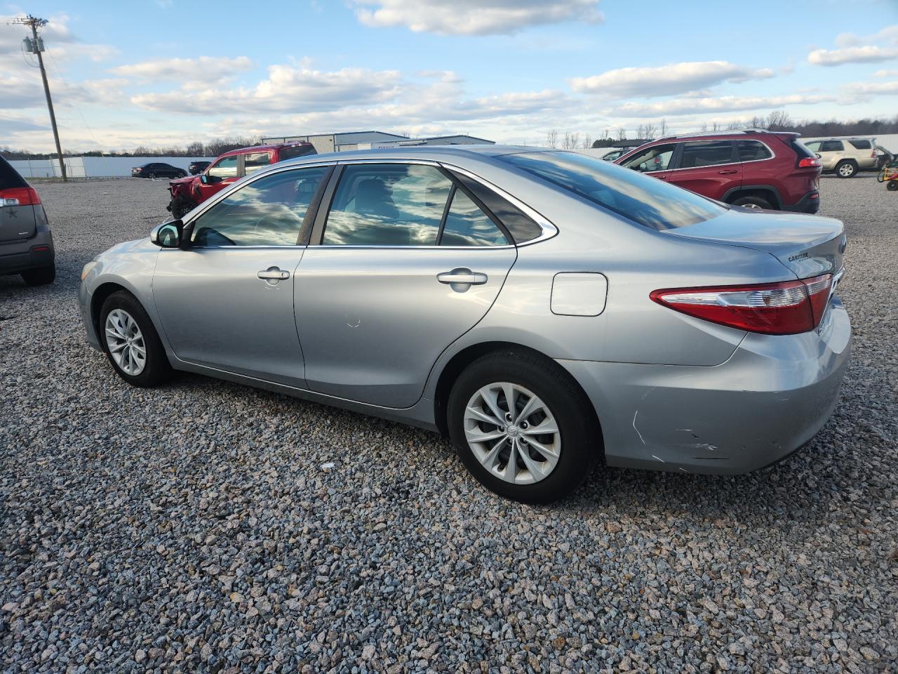 2015 Toyota Camry Le - Фото 2