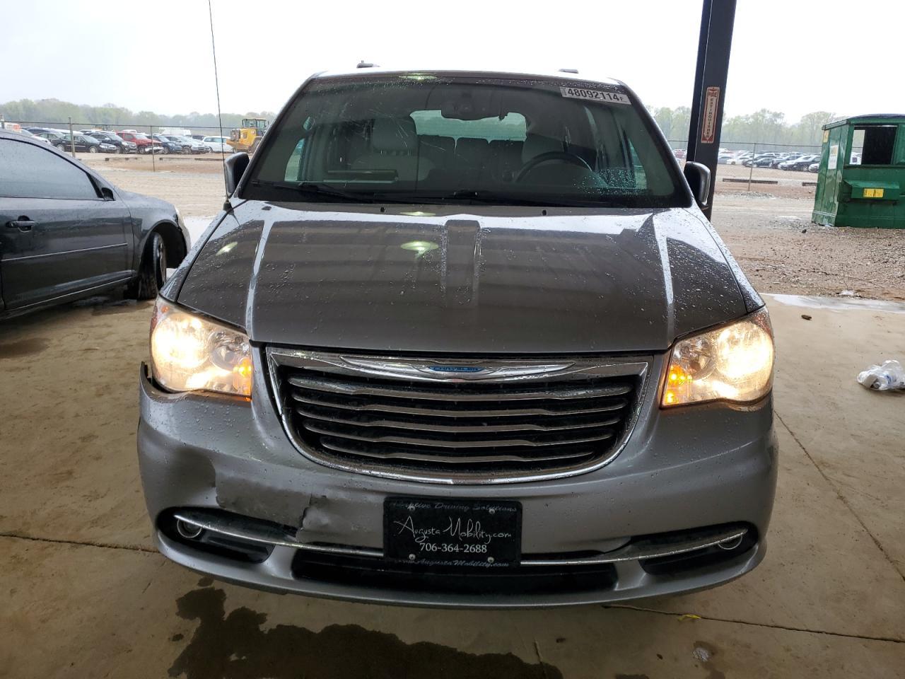 2015 Chrysler Town & Country Touring - Image 5