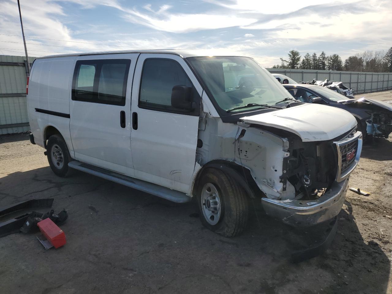 2017 GMC Savana G2500 - Фото 4