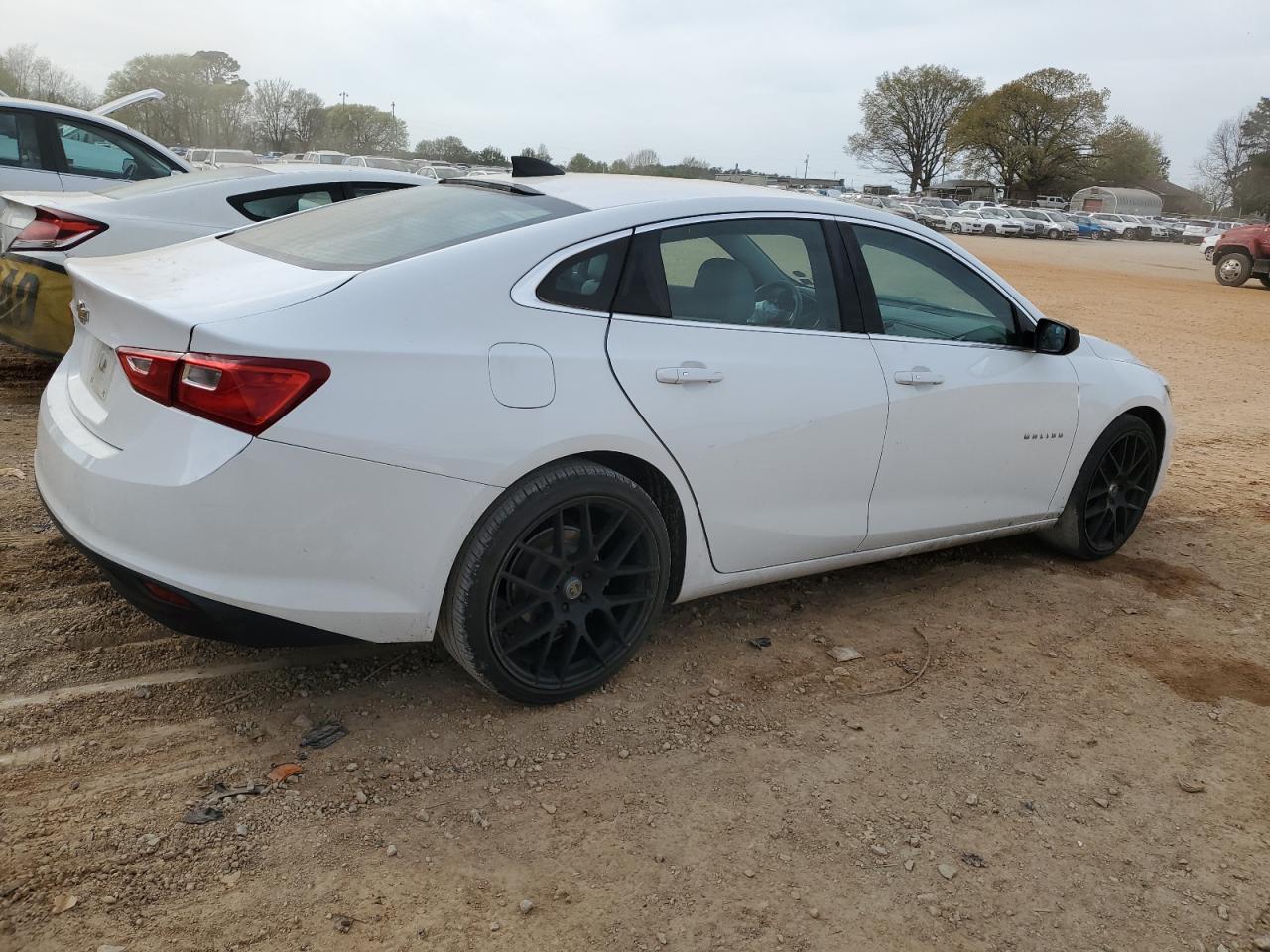 2017 Chevrolet Malibu L - Фото 3