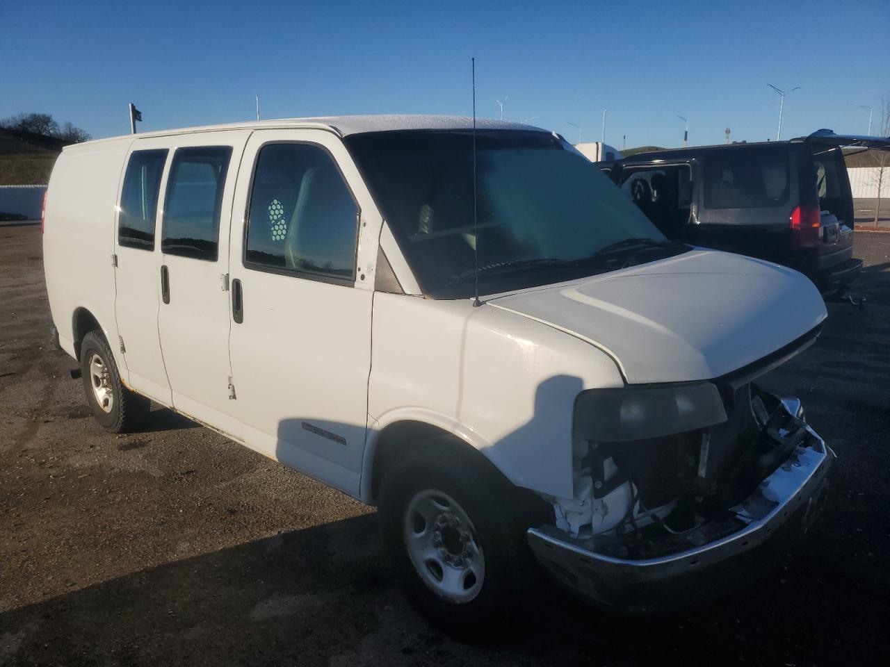 2004 GMC Savana G2500 - Image 4