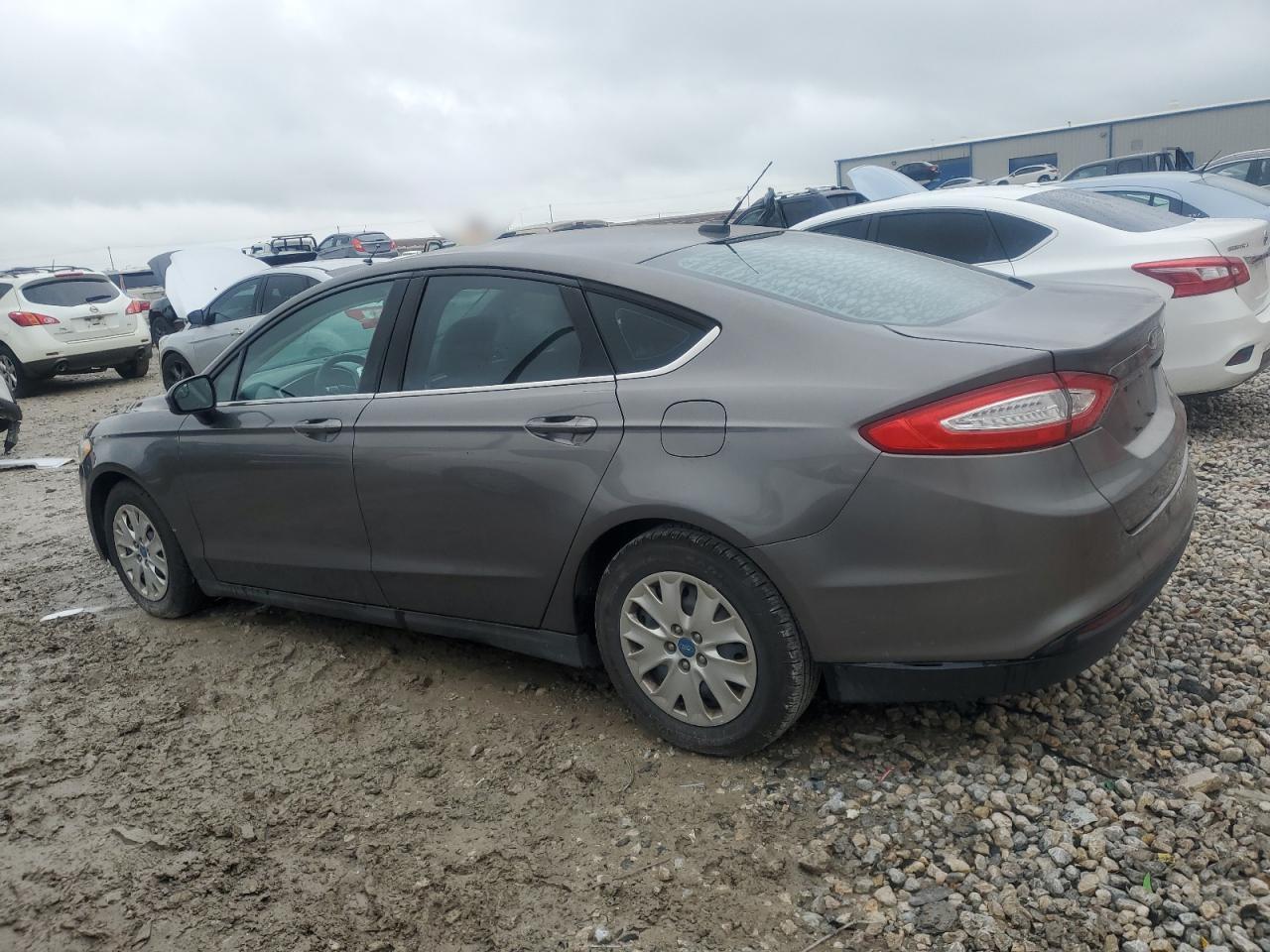 2013 Ford Fusion S - Фото 2