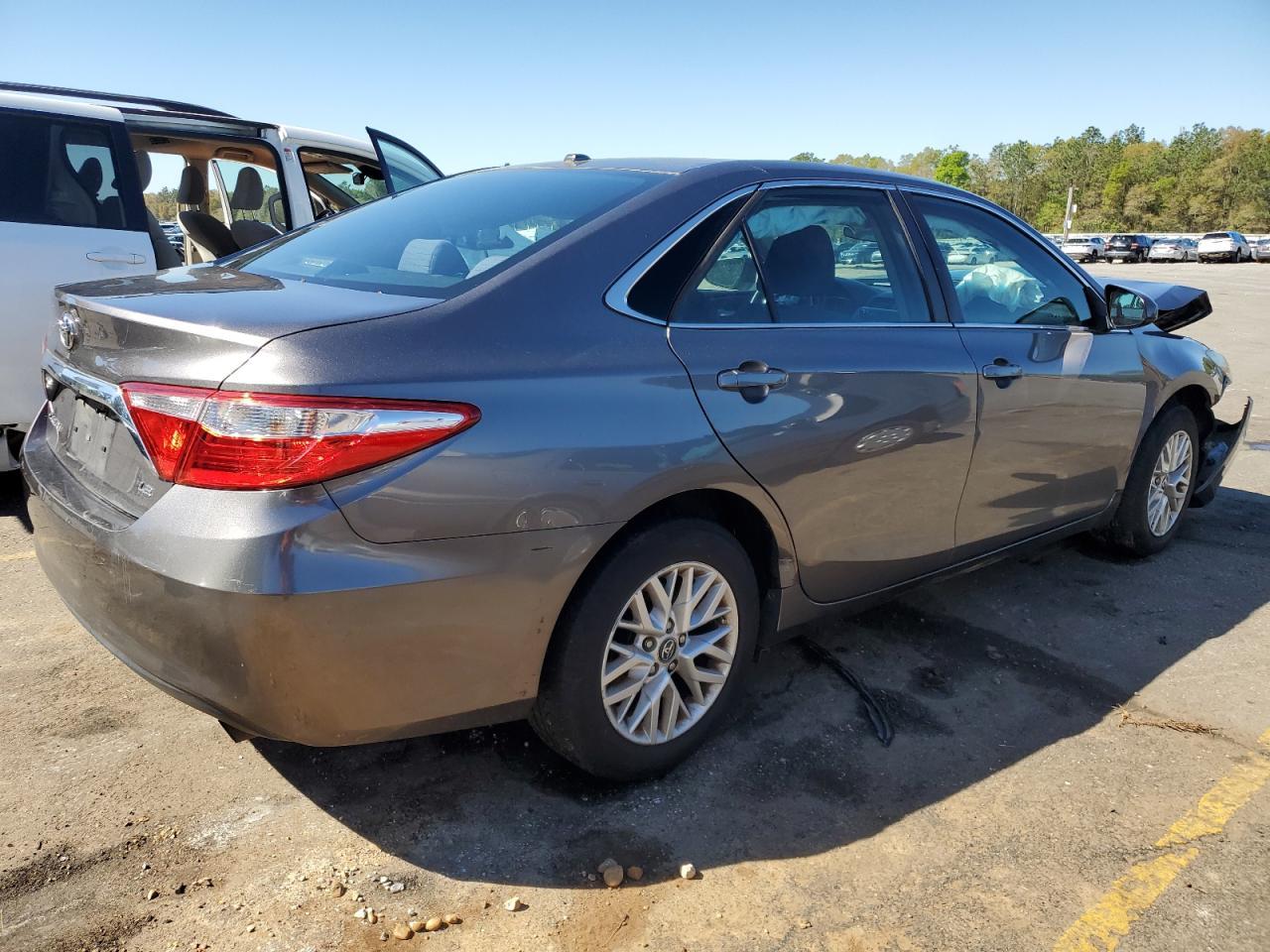 2017 Toyota Camry Le - Фото 3