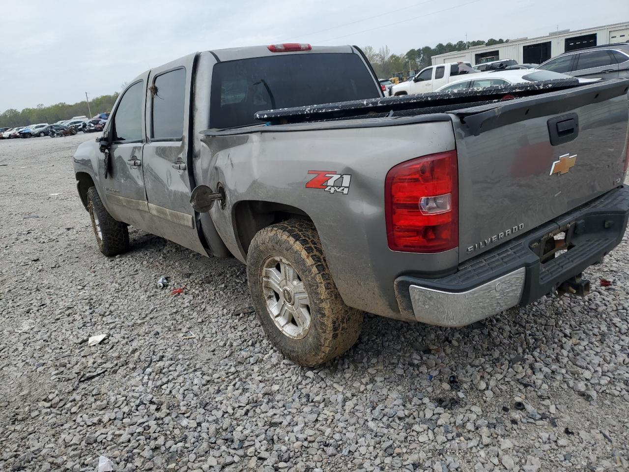 2007 Chevrolet Silverado K1500 Crew Cab - Image 2