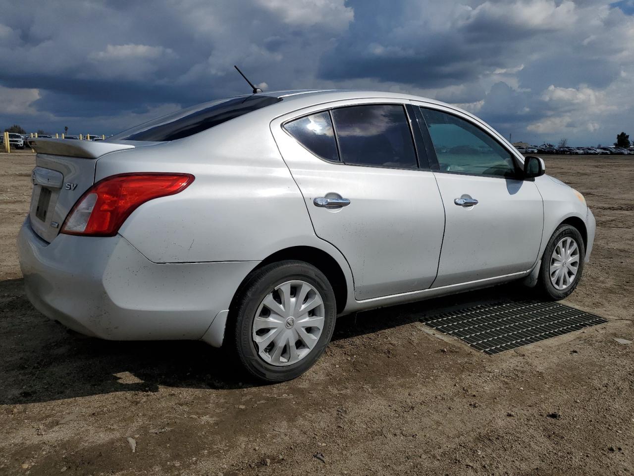 2014 Nissan Versa S - Фото 3