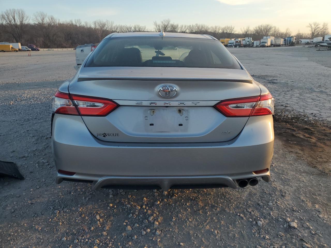 2020 Toyota Camry Se - Image 6