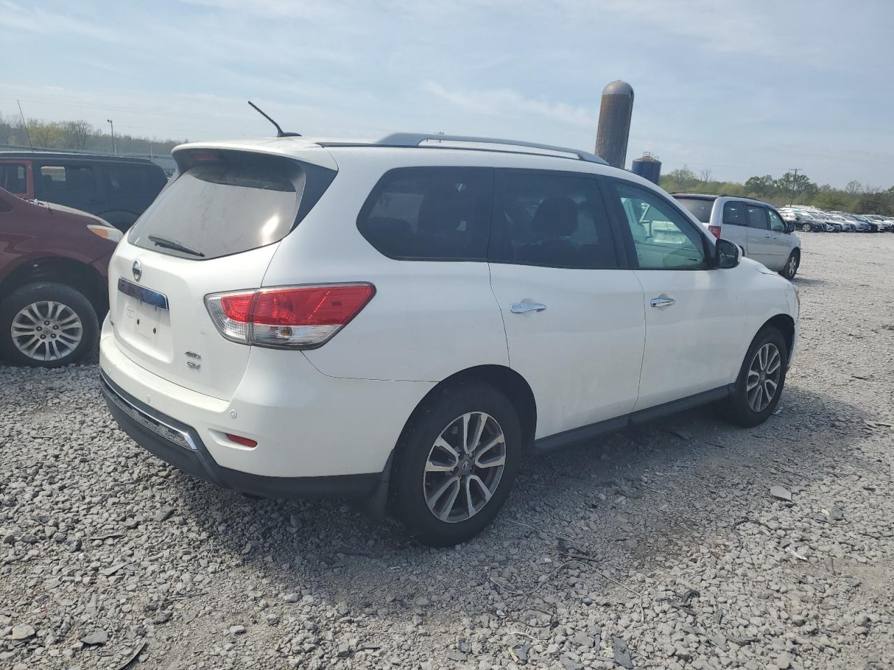 2013 Nissan Pathfinder S - Фото 3