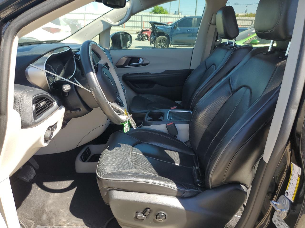 2017 Chrysler Pacifica Limited - Image 7