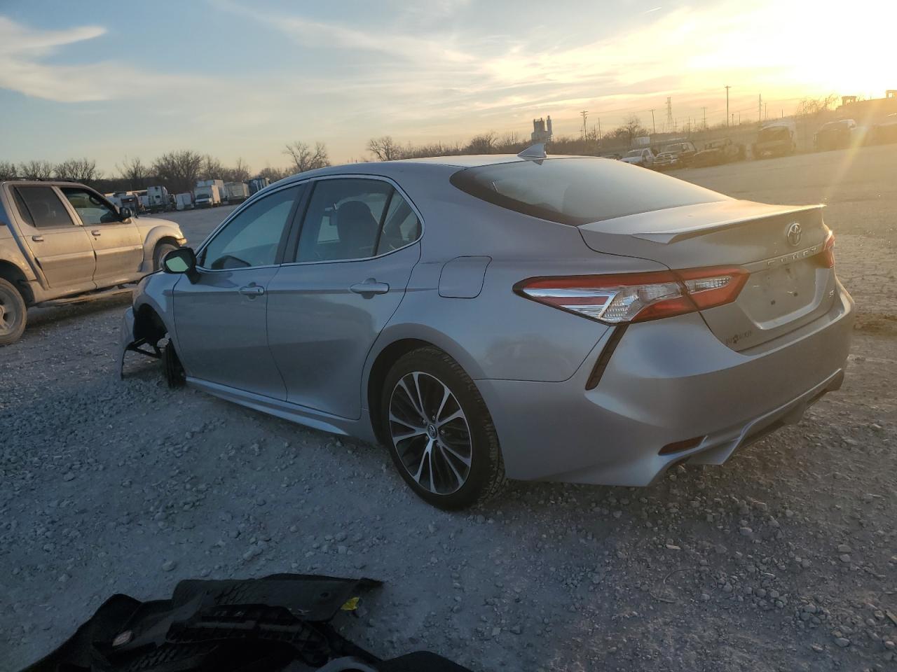 2020 Toyota Camry Se - Image 2