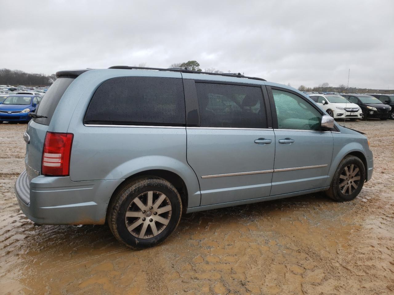 2009 Chrysler Town & Country Touring - Image 3