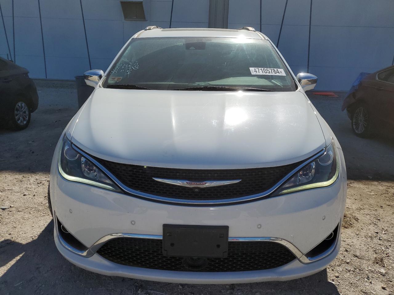 2017 Chrysler Pacifica Limited - Image 5