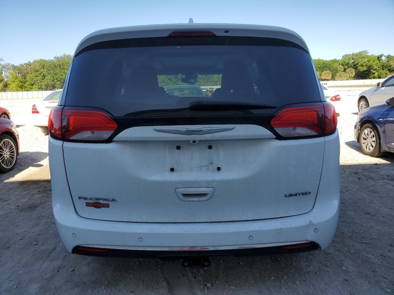 2017 Chrysler Pacifica Limited - Image 6