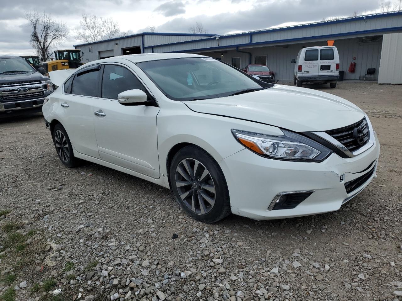 2017 Nissan Altima 2.5 - Фото 4