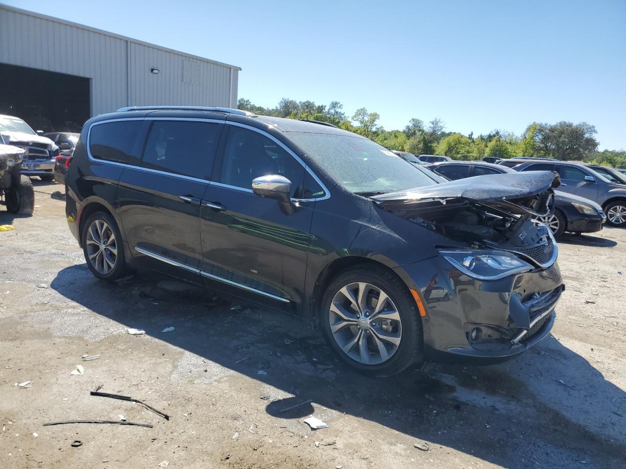 2017 Chrysler Pacifica Limited - Image 4