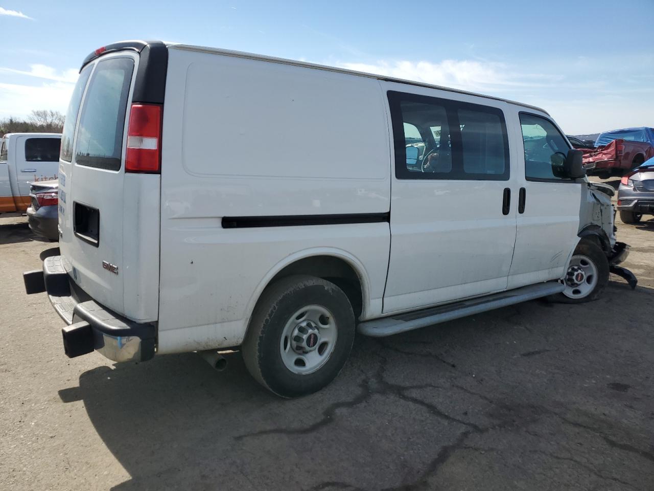 2017 GMC Savana G2500 - Фото 3