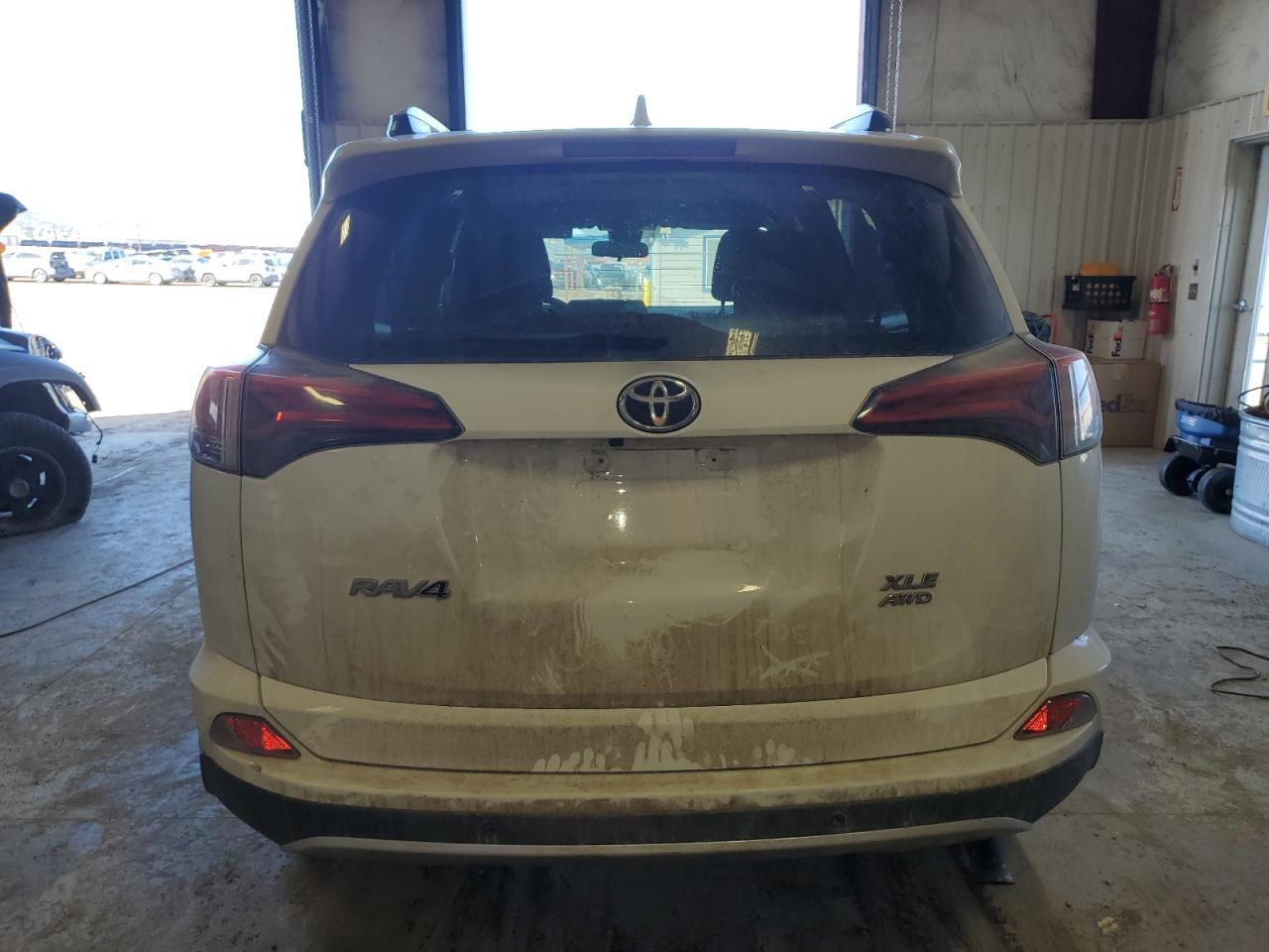 2016 Toyota Rav4 Xle - Image 6