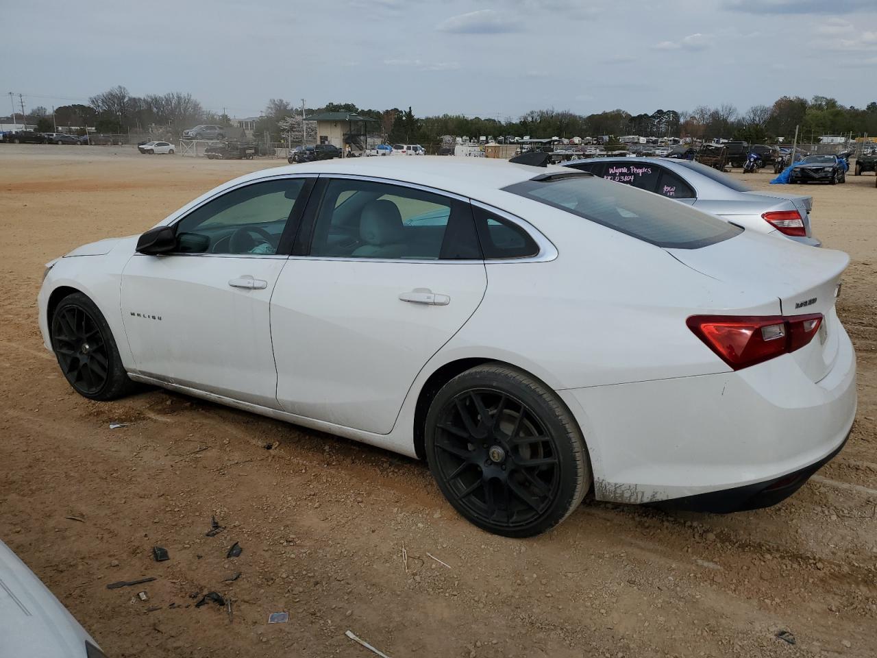 2017 Chevrolet Malibu L - Фото 2