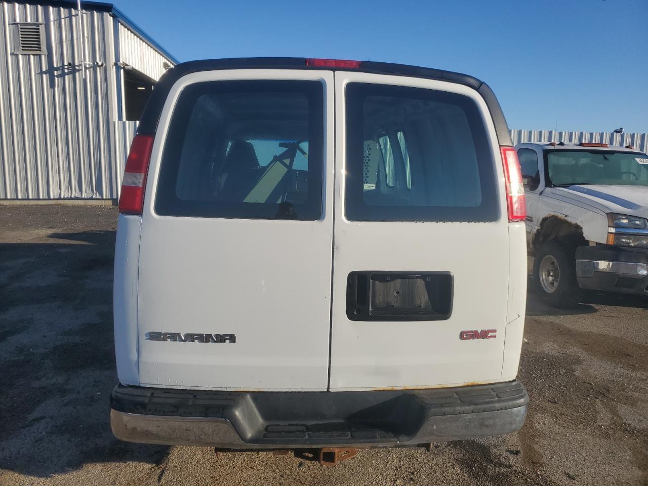 2004 GMC Savana G2500 - Image 6