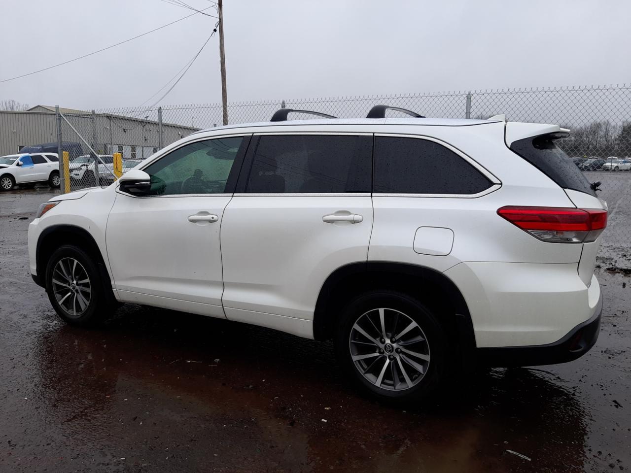 2018 Toyota Highlander Se - Image 2
