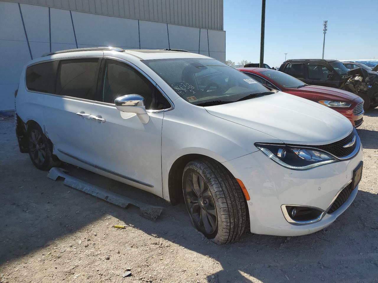 2017 Chrysler Pacifica Limited - Image 4