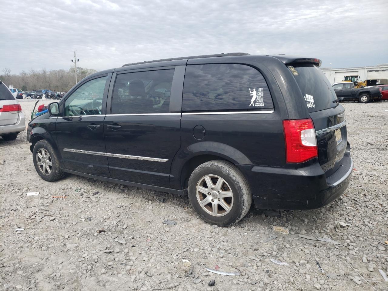 2013 Chrysler Town & Country Touring - Фото 2