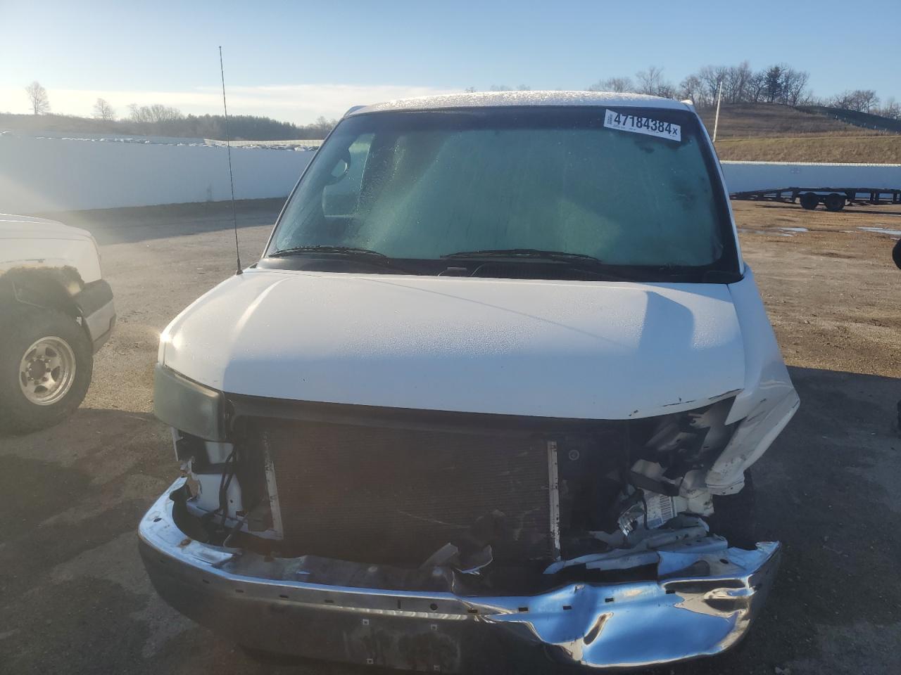 2004 GMC Savana G2500 - Image 5