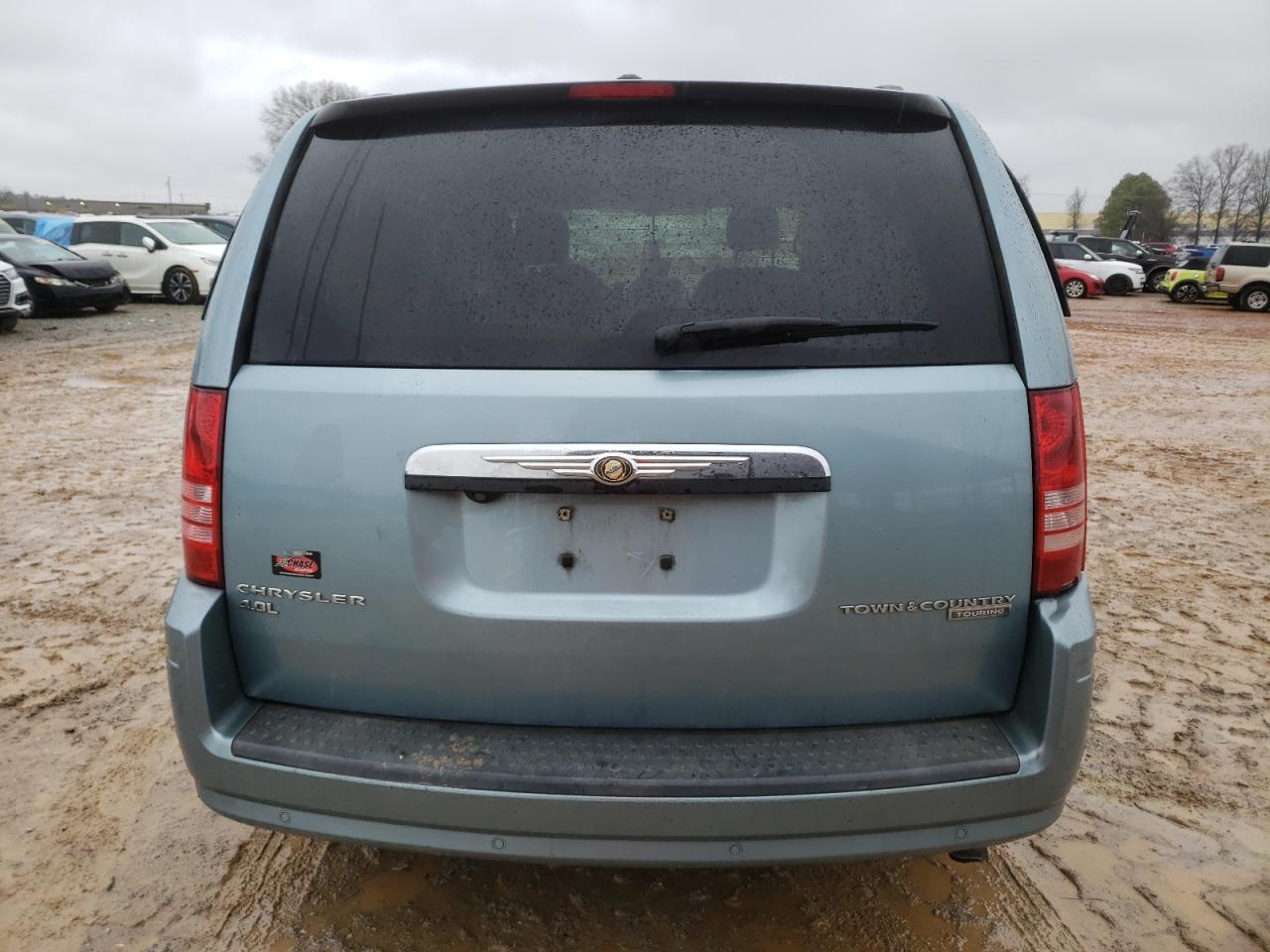 2009 Chrysler Town & Country Touring - Image 6