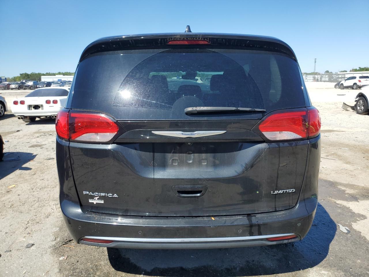2017 Chrysler Pacifica Limited - Image 6