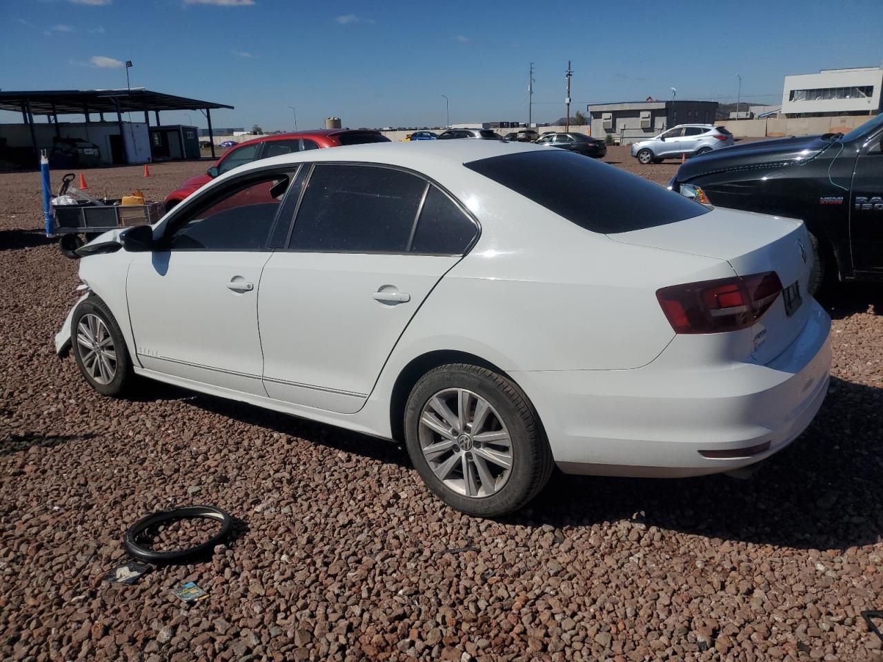 2017 Volkswagen Jetta - Фото 2