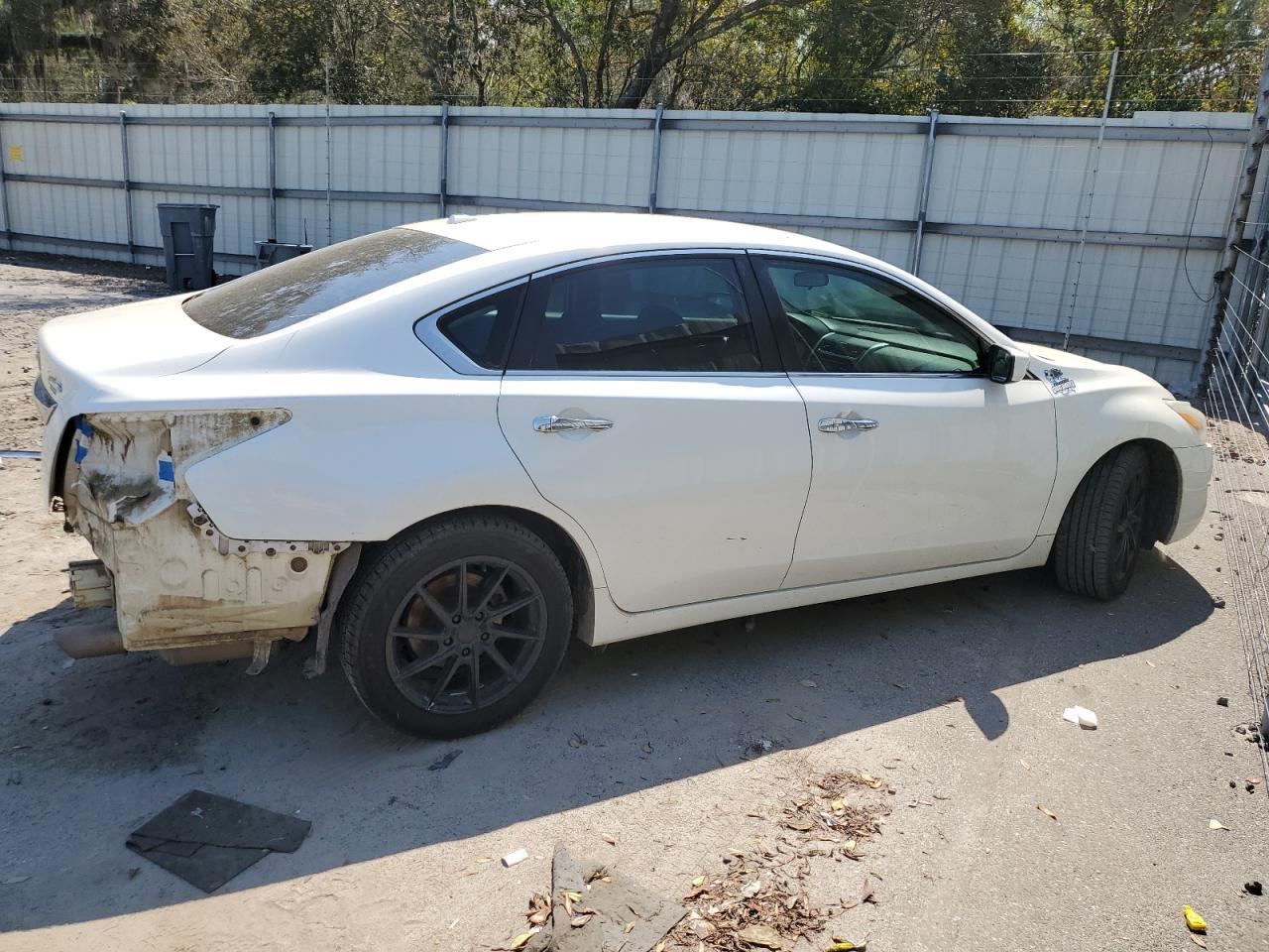 2015 Nissan Altima 2.5 - Фото 3