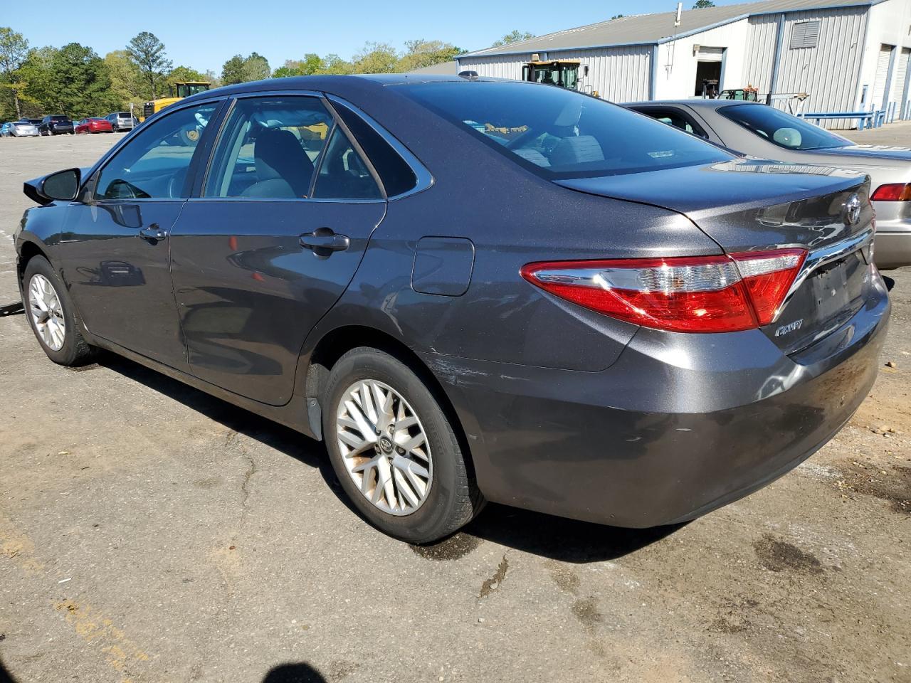 2017 Toyota Camry Le - Фото 2